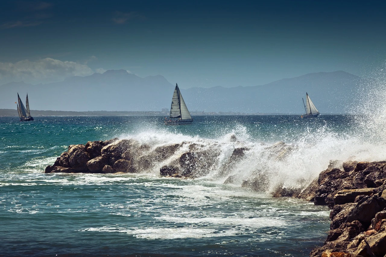 Agua y rocas del Mediterráneo